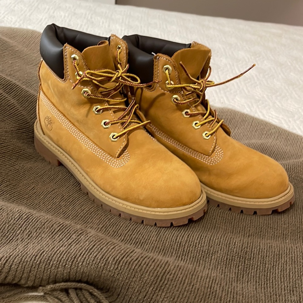 Timberland classic boots size 3 EUC